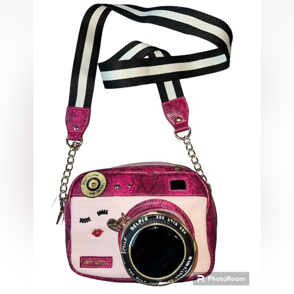 Betsey Johnson Handbags - Betsey Johnson “Close Up” Camera Crossbody Pink and Black Bag Kitsch RARE
